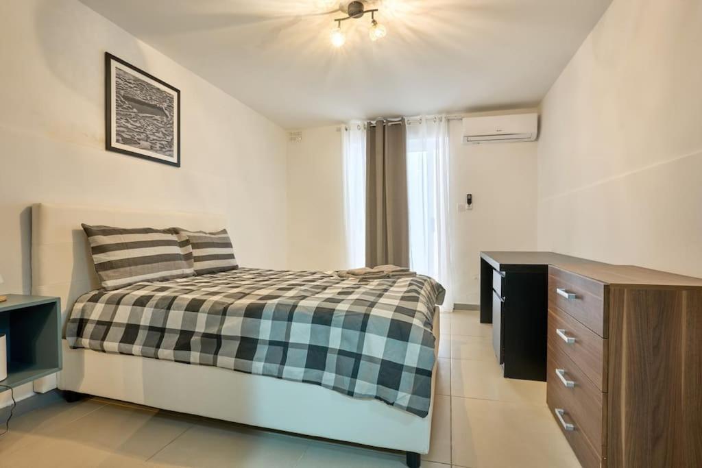 Urban Front - Walking Distance From Paceville And St George Bay Beach Is-Swieqi Bagian luar foto