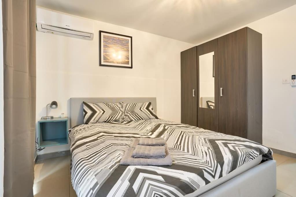 Urban Front - Walking Distance From Paceville And St George Bay Beach Is-Swieqi Bagian luar foto