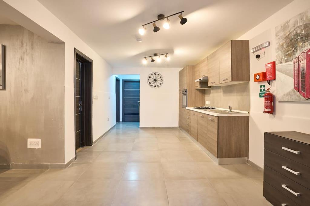 Urban Front - Walking Distance From Paceville And St George Bay Beach Is-Swieqi Bagian luar foto