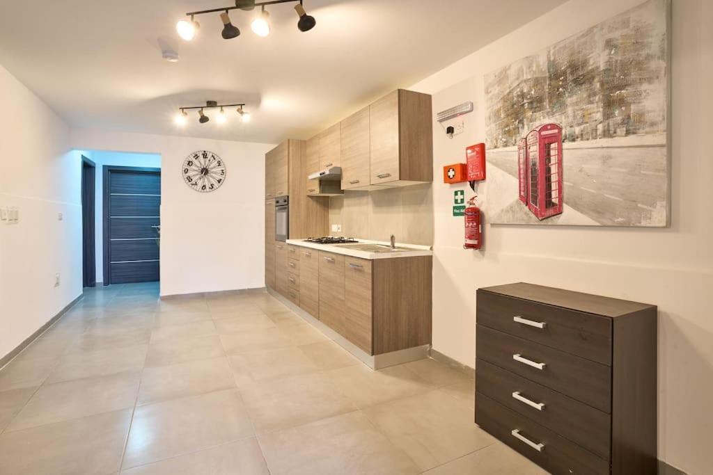 Urban Front - Walking Distance From Paceville And St George Bay Beach Is-Swieqi Bagian luar foto